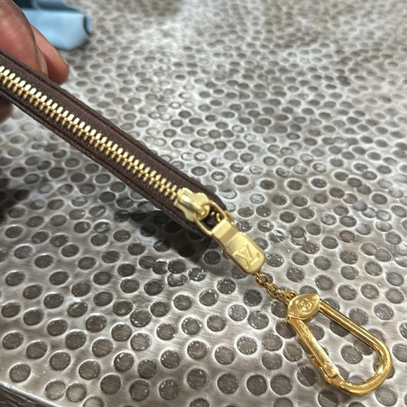 Louis Vuitton key pouch - Picture 2 of 5